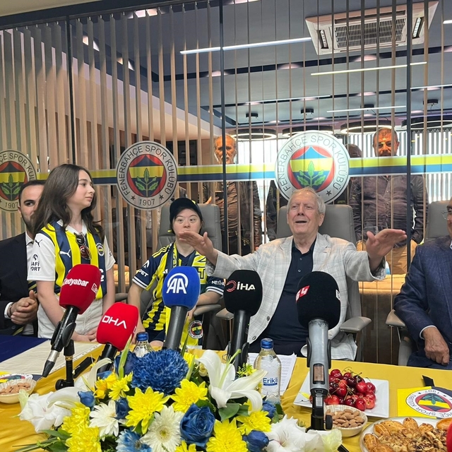 Aziz Yıldırım'dan Sakarya Fenerbahçeliler Derneği'ne ziyaret
