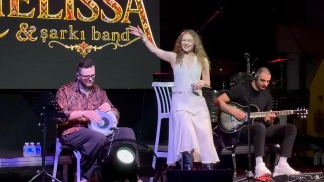 Romanyalı yıldız Amelissa'dan Bodrum'da bayram şovu