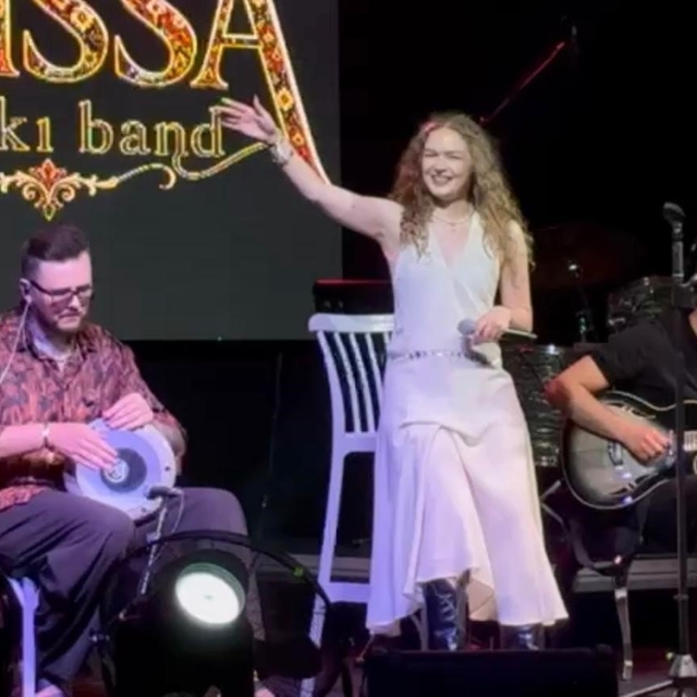 Romanyalı yıldız Amelissa'dan Bodrum'da bayram şovu