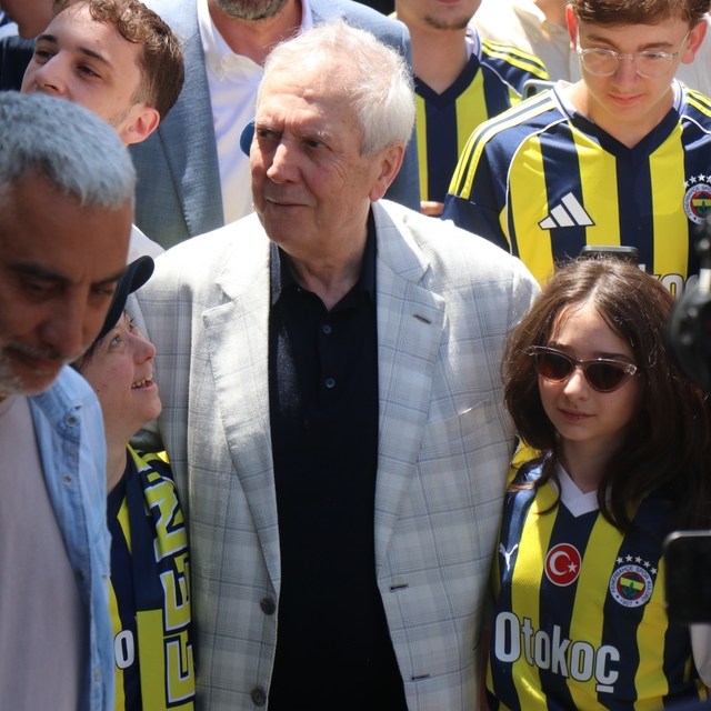 Aziz Yıldırım, Sakarya'da Fenerbahçeliler ile buluştu
"Şampiyonlar Ligi'ne...