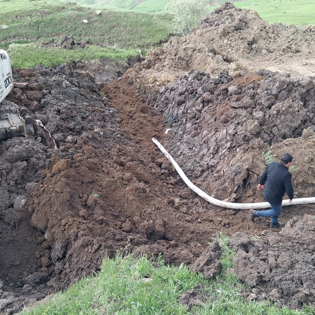 Iğdır'da yayla ve köy yollarında çalışmalar sürüyor