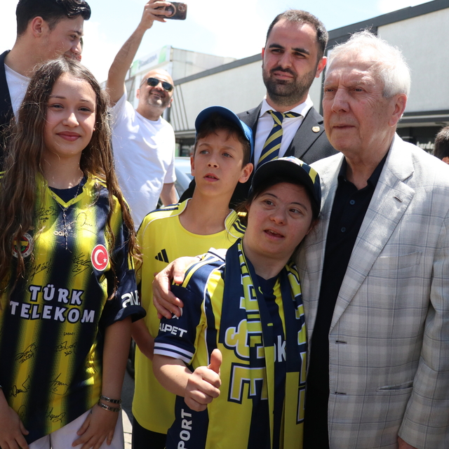 Aziz Yıldırım, Sakarya'da Fenerbahçelilerle bir araya geldi: