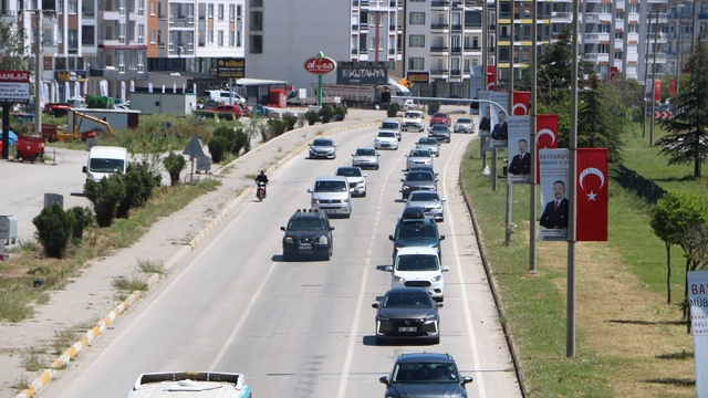Afyonkarahisar-Antalya yolunda tatilcilerin dönüş yoğunluğu sürüyor