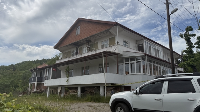 Zonguldak'ta evinde bıçaklanan kişi hayatını kaybetti