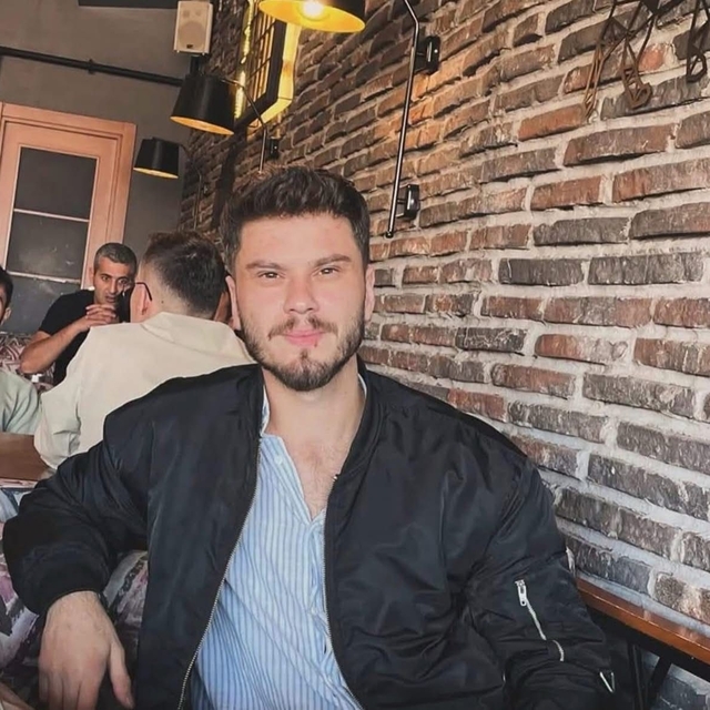 Evde bıçaklanmış halde ölü bulundu; ihbarı yapan kız arkadaşı gözaltında