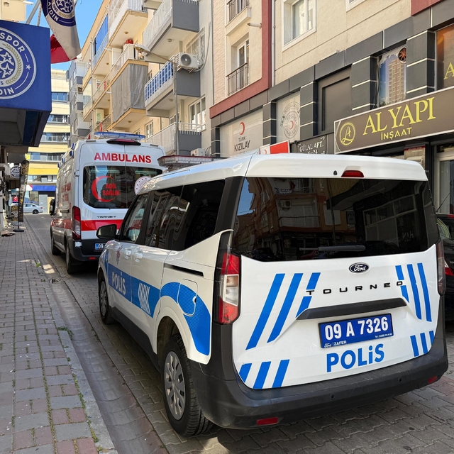Sağlık personeli, yalnız yaşadığı evinde ölü bulundu