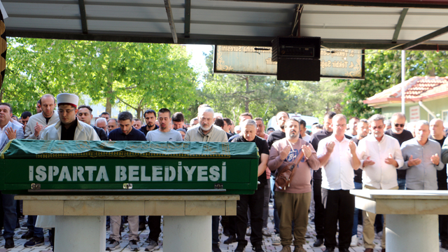 Profesör ile 3 kişi, zincirleme kazada hayatını kaybetti (2)