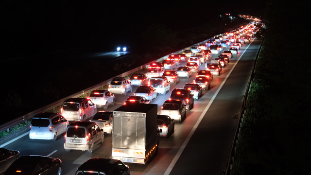 Anadolu Otoyolu Düzce geçişinde trafik durma noktasına geldi