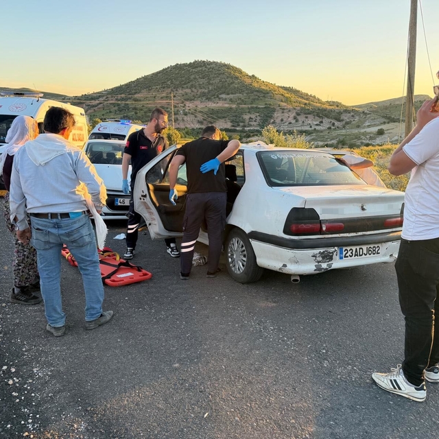 Gercüş'te otomobiller çarpıştı: 12 yaralı