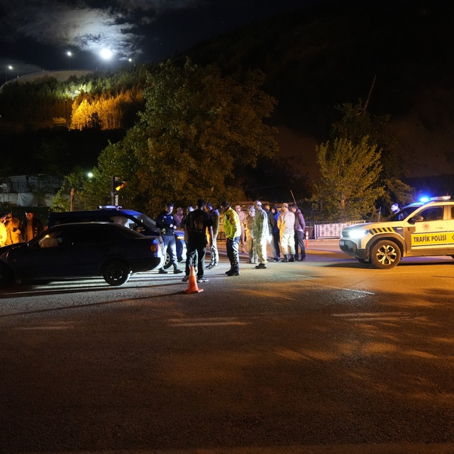 Gümüşhane'de alkollü sürücü jandarma aracına çarptı, ehliyetine el konuldu
