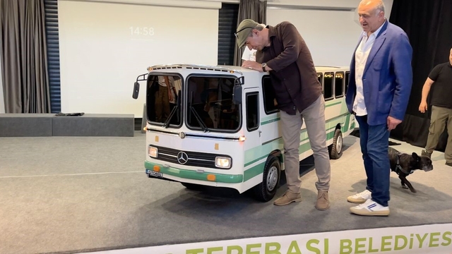 Hayranı olduğu otobüsü minyatüre dönüştürdü
Gerçek motoru olan minyatür otobüsün yapımı yaklaşık 8 ay sürdü
Hikmet Sungur: "Dünyada şu an için başka bir örneği yok"
"Gerçeğinden ayırt etmek zor"