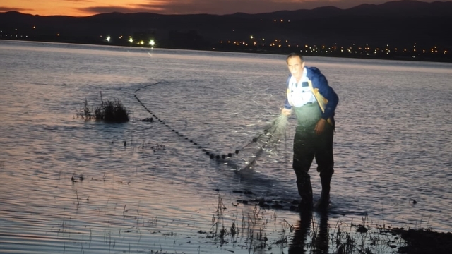 Elazığ'da kaçak balık avında kullanılan 200 metre ağ ele geçirildi