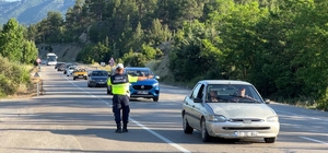 Isparta-Antalya kara yolunda jandarmadan kesintisiz denetim
Radar uygulamas...