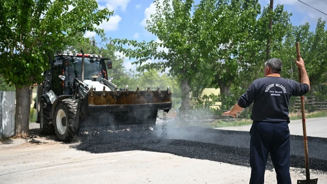 Yeşilyurt Belediyesi, Topsöğüt Mahallesi'nin yollarını yeniliyor