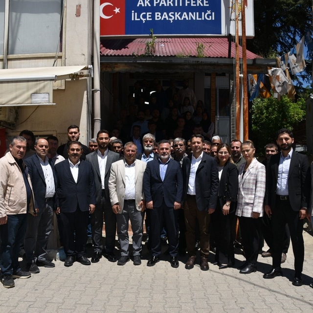 AK Parti Adana teşkilatı bayram boyunca sahadaydı