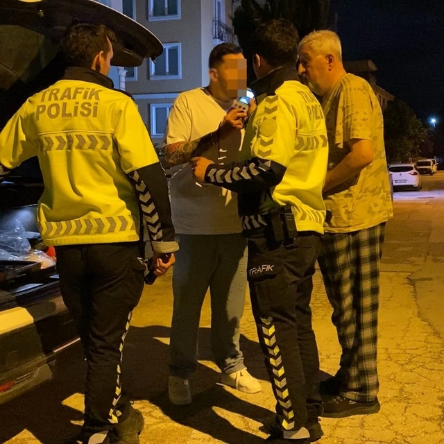 Kazadan sonra kaçan alkollü sürücü, aracında uyurken yakalandı