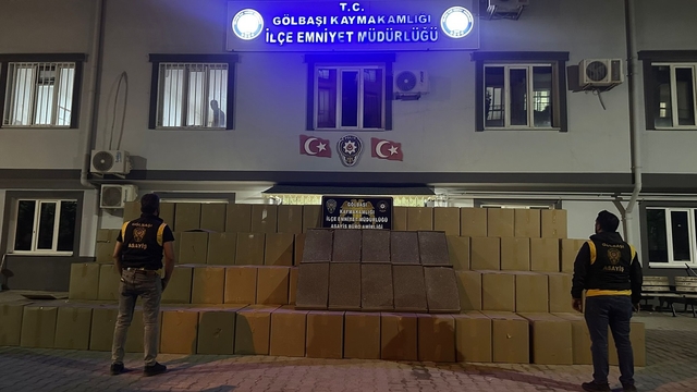 Durdurulan araçtan 600 bin paket bandrolsüz sigara çıktı