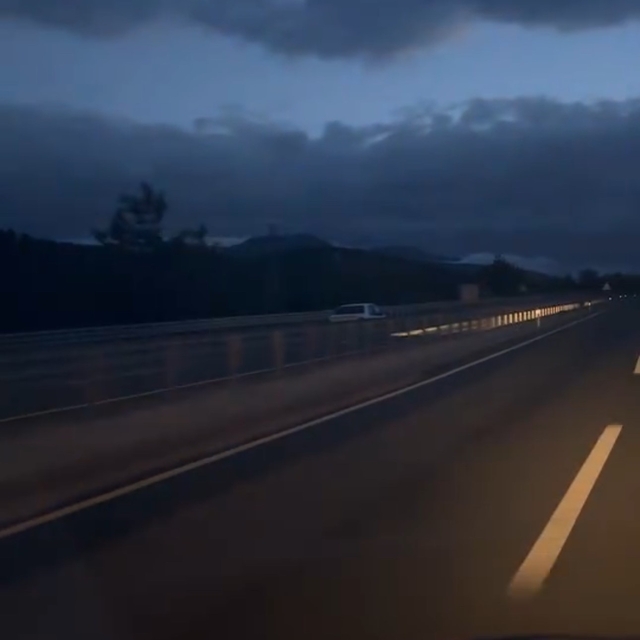 Ters yönde kilometrelerce ilerleyerek trafiği tehlikeye düşürdü