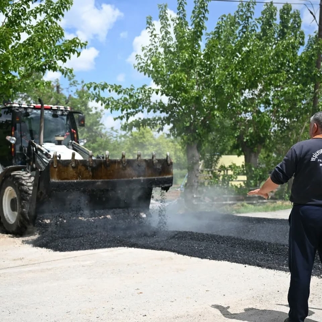 Yeşilyurt Belediyesi, Topsöğüt Mahallesi'nin yollarını yeniliyor