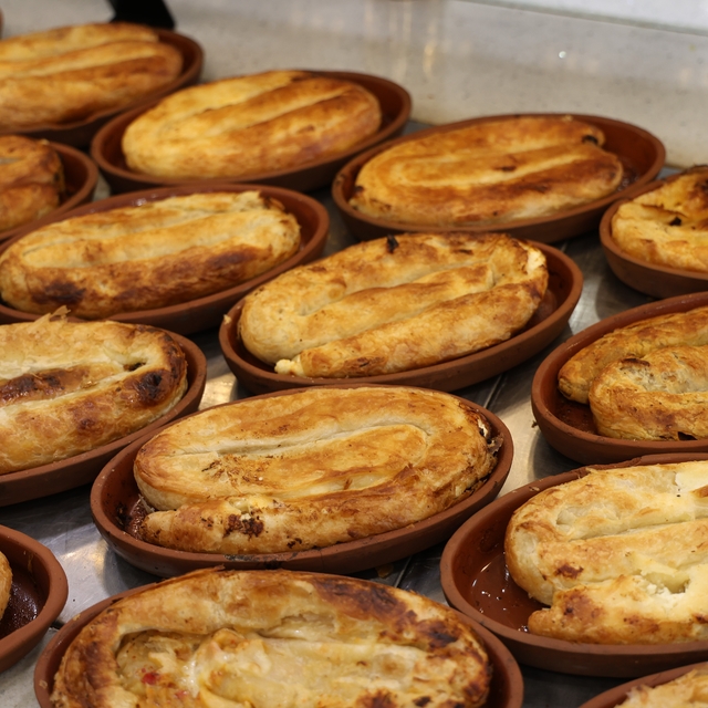 Diyarbakır'da tandırda çömleklerde pişirilen yeni lezzet börek talep görüyo...