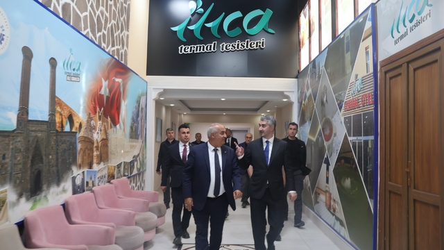 Bakan Yardımcısı Tarıkdaroğlu Aziziye'de incelemelerde bulundu
