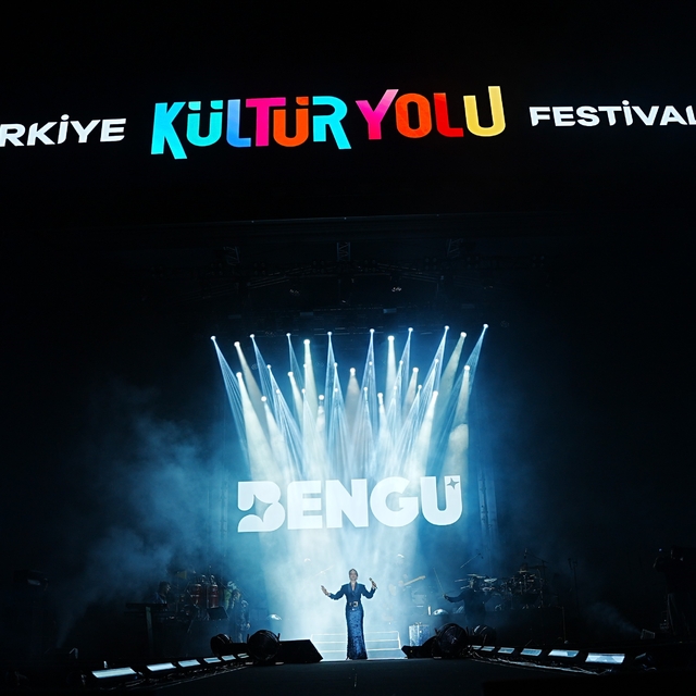 Bengü'den Manisa'da muhteşem gece