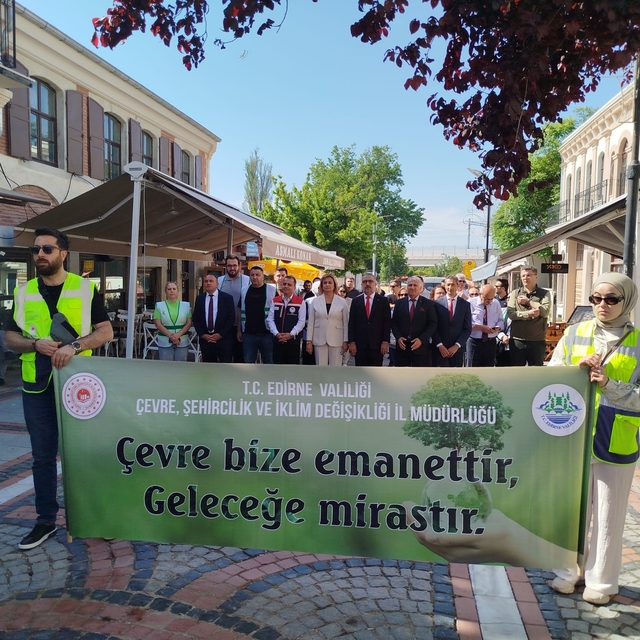 Edirne'de Türkiye Çevre Haftası kutlamaları renkli görüntülerle başladı
Edi...