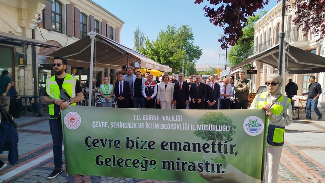 Edirne'de Türkiye Çevre Haftası kutlamaları renkli görüntülerle başladı
Edirne'de çevre farkındalığı için bir araya geldiler