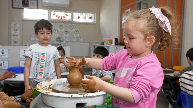 Osmangazi Belediyesi kreşlerinde çocuklar toprağa şekil verdi