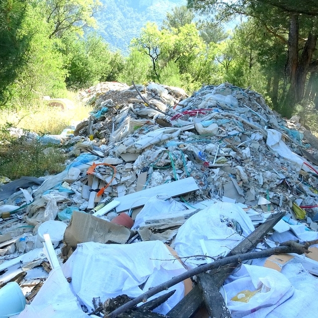 Ormanlık alanlara atılan moloz ve inşaat atıklarına vatandaş tepkisi