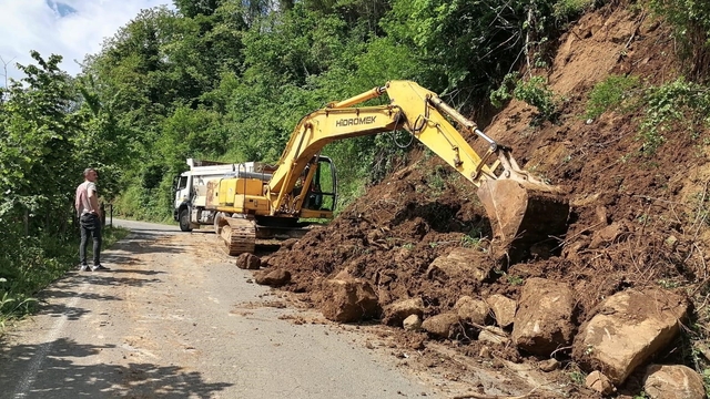 Ordu'da heyelan nedeniyle ulaşıma kapanan 236 mahalle yolu açıldı