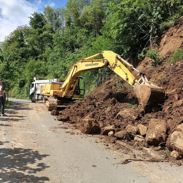 Ordu'da heyelan nedeniyle ulaşıma kapanan 236 mahalle yolu açıldı