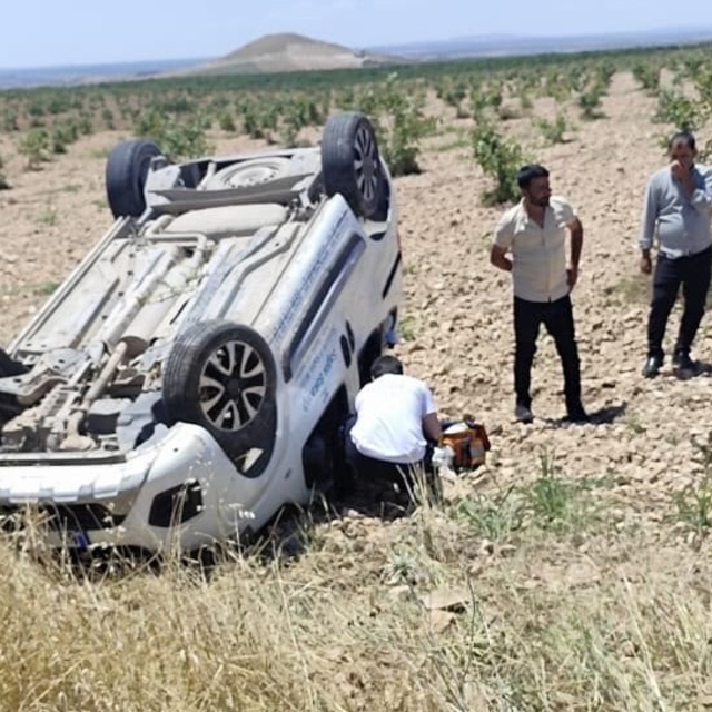 Mobil sağlık hizmeti aracı devrildi: 1 yaralı