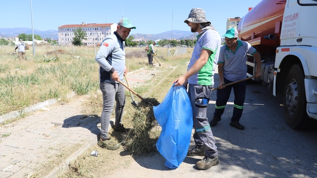 Nazilli'de belediye ekipleri sahaya indi