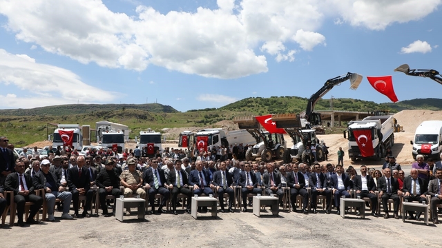 Tunceli'de 120 kilometrelik sıcak asfalt hedefi için ilk adım atıldı