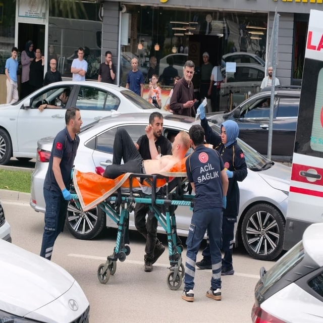 Bursa'daki bıçaklı 'yol verme' kavgasının 5 şüphelisi adliyede