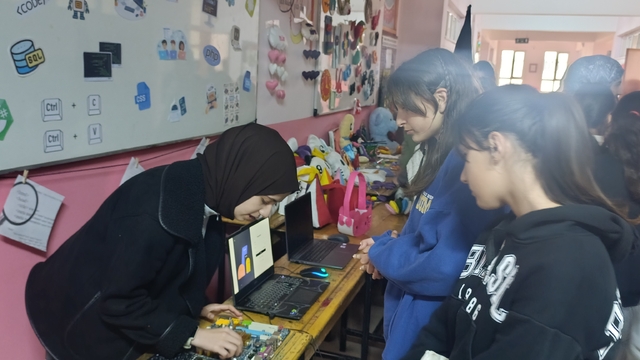 Muradiye MTAL'den ortaokul öğrencilerine bölüm tanıtım sergisi
