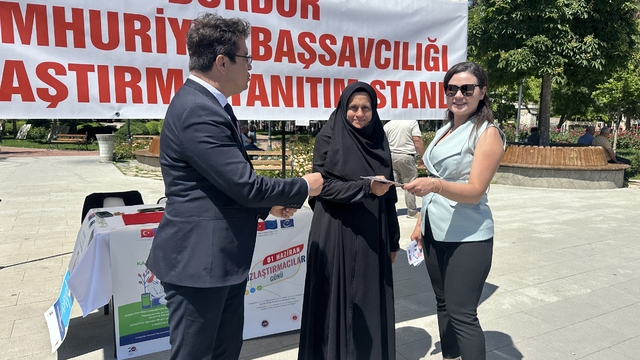 Burdur'da Uzlaştırma Haftası'nda vatandaşlara bilgilendirme standı