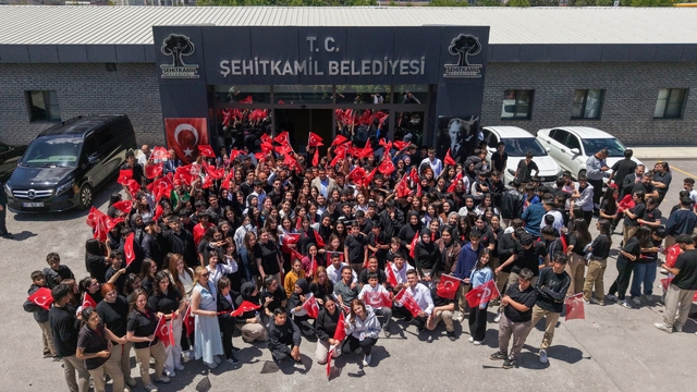 Şehitkamil'de Ankara gezileri başladı
Yılmaz: "Gençlerimiz tarihini yerinde öğrenecek"