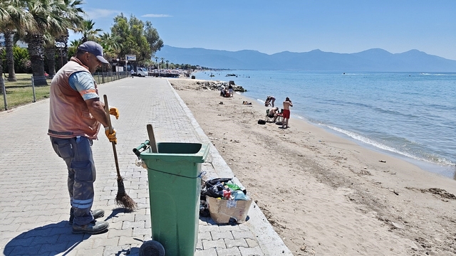 Kuşadası'da bayramtatilinde 3 bin 67 ton çöp toplandı