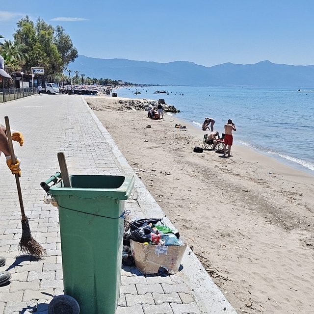 Kuşadası'da bayramtatilinde 3 bin 67 ton çöp toplandı