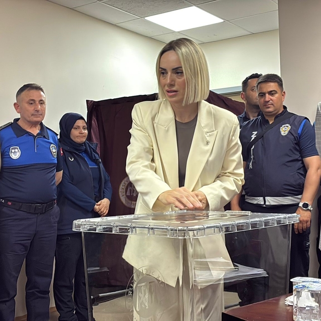 Akçakoca Belediyesi başkan vekili Alev Ünal oldu