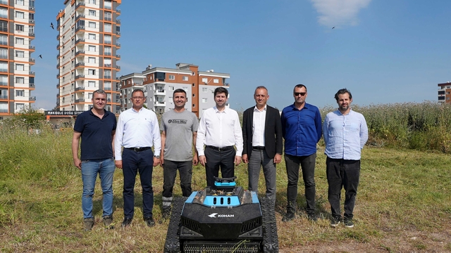 Tarsus'ta Park ve Bahçeler Müdürlüğüne yeni nesil biçme makinesi