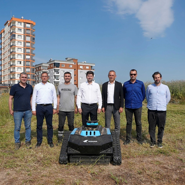 Tarsus'ta Park ve Bahçeler Müdürlüğüne yeni nesil biçme makinesi