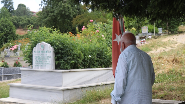 Sahabe oğlunun mezarını buldu, kitaplarını satarak türbeye dönüştürdü
Tarihçi İhsan Uzungüngör: "Okuduğum tarih kitaplarını satarak türbeye çevirmeye çalıştım"
