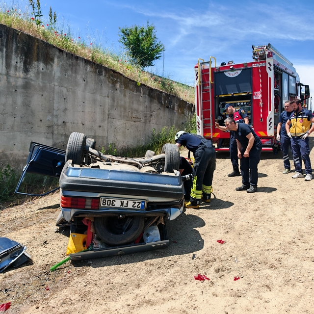 Tekirdağ'da otomobil menfeze uçtu: Sürücü hayatını kaybetti