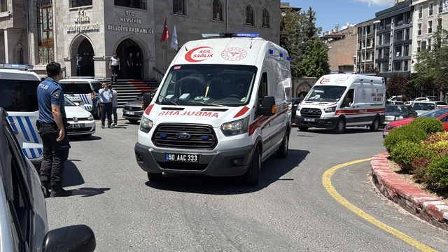 Nevşehir'de yol verme tartışmasında kaldırımda bekleyen esnaf silahla yaralandı