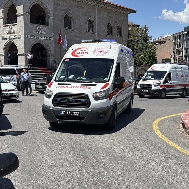 Nevşehir'de yol verme tartışmasında kaldırımda bekleyen esnaf silahla yaral...