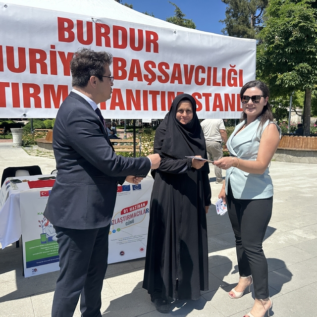 Burdur'da Uzlaştırma Haftası'nda vatandaşlara bilgilendirme standı