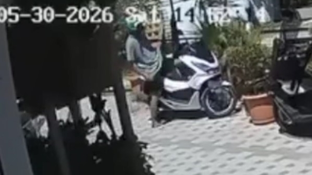 Muğla'da motosiklet hırsızlığı kameraya yansıdı
"Kendi motoruymuş gibi binip gitti"